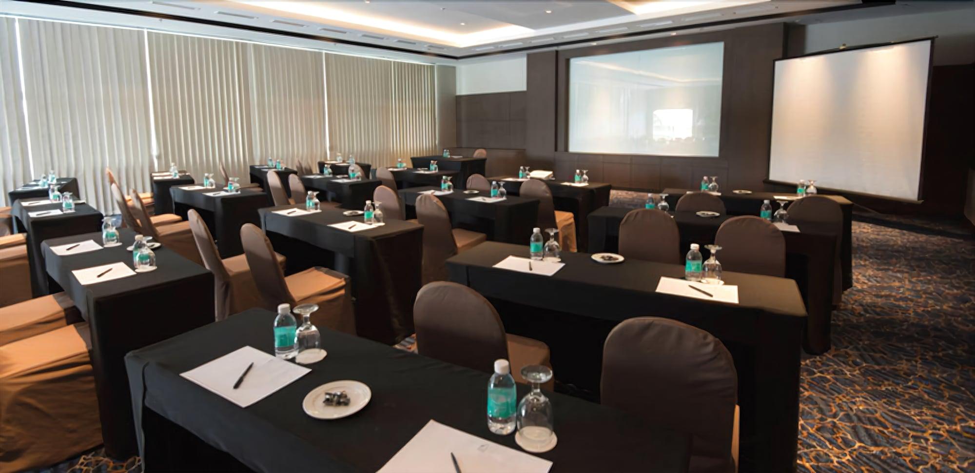 Astana Wing - Riverside Majestic Hotel Kuching Ngoại thất bức ảnh