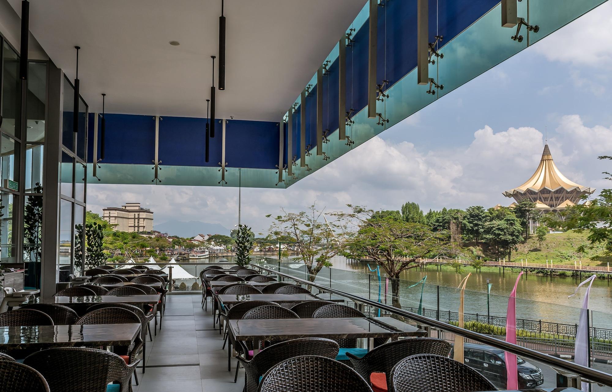 Astana Wing - Riverside Majestic Hotel Kuching Ngoại thất bức ảnh
