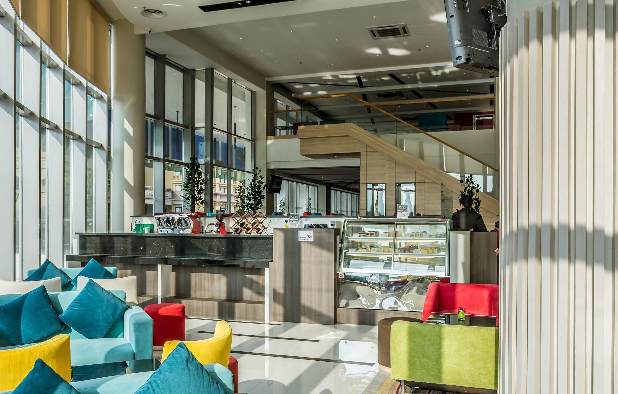 Astana Wing - Riverside Majestic Hotel Kuching Ngoại thất bức ảnh