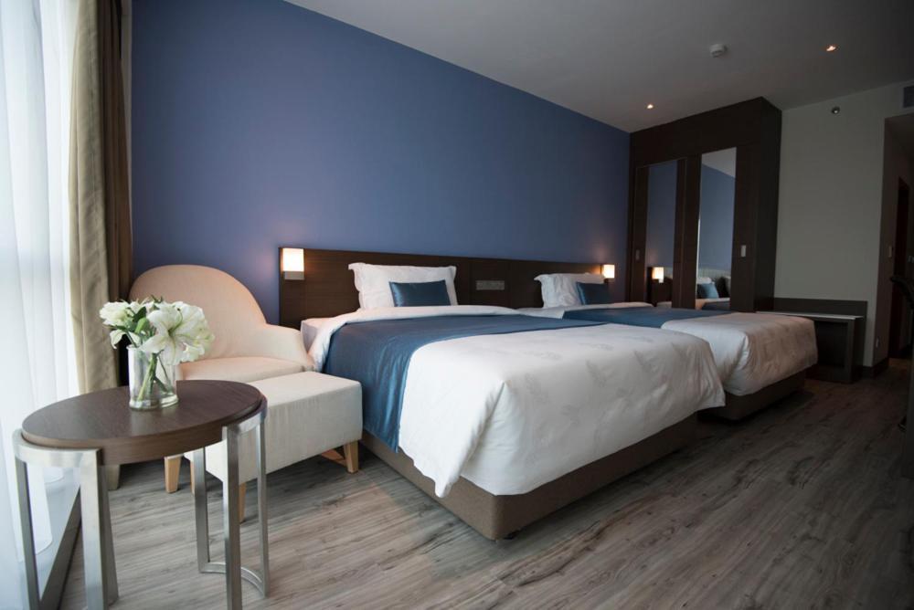 Astana Wing - Riverside Majestic Hotel Kuching Ngoại thất bức ảnh
