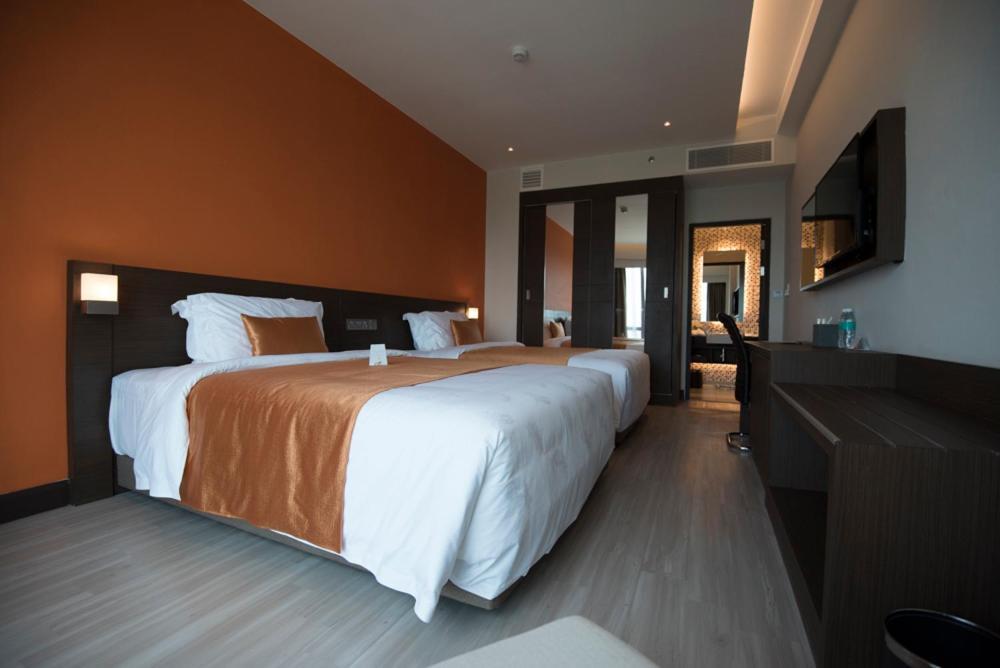 Astana Wing - Riverside Majestic Hotel Kuching Ngoại thất bức ảnh