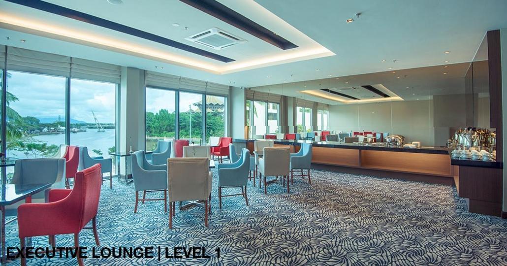 Astana Wing - Riverside Majestic Hotel Kuching Ngoại thất bức ảnh